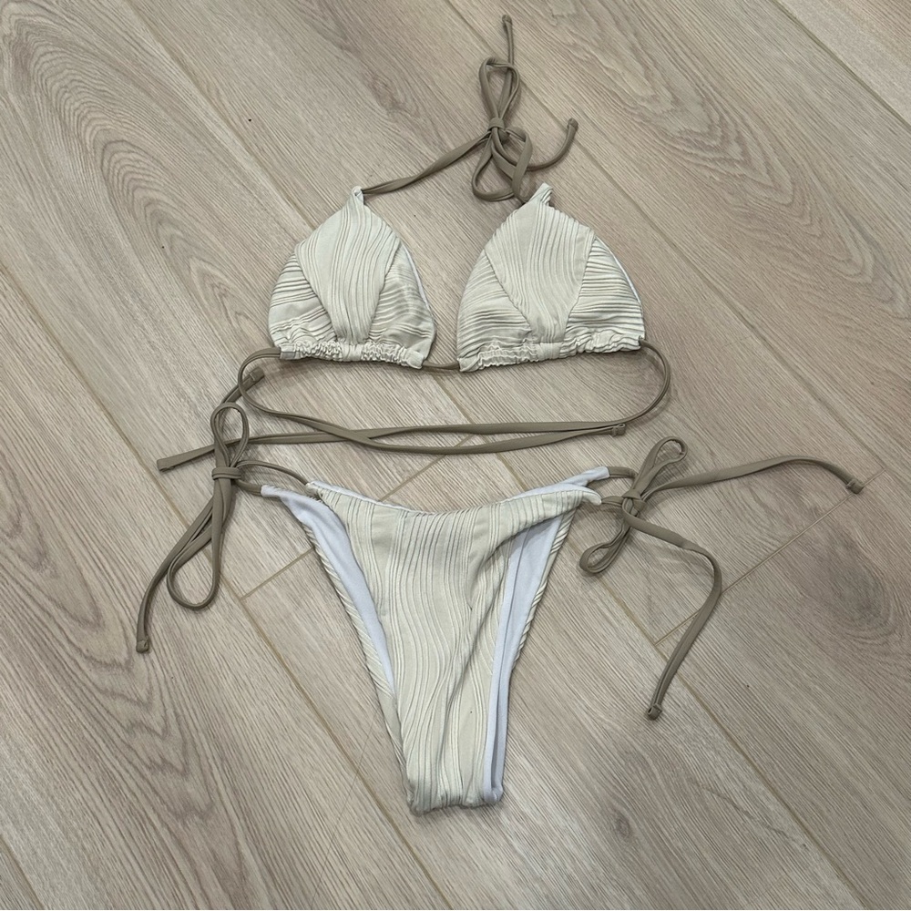 EUC Textured Bikini Set - Picture 2 of 6